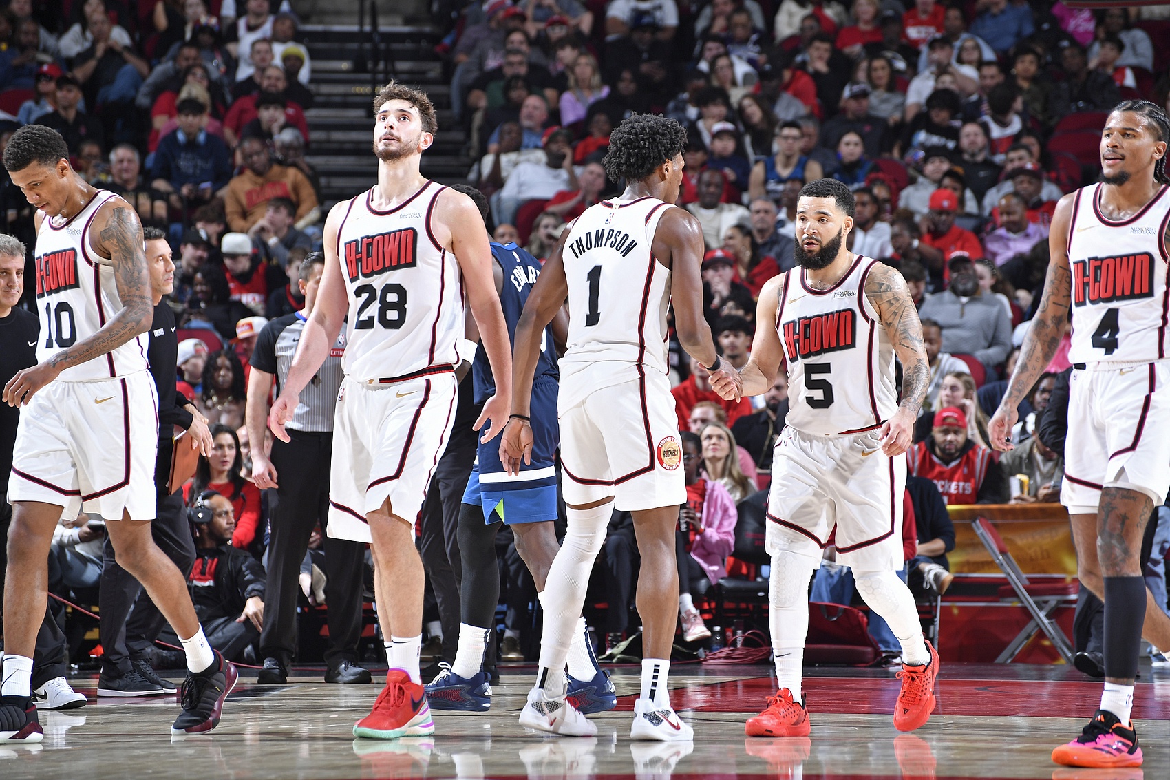 范弗里特:很多球队是努力培养化学反应 我们是自然而然的契合