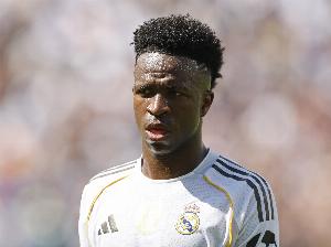 乐竞体育-4次过人仅1次成功+射门1次，每体：维尼修斯低迷表现遭遇主场嘘声