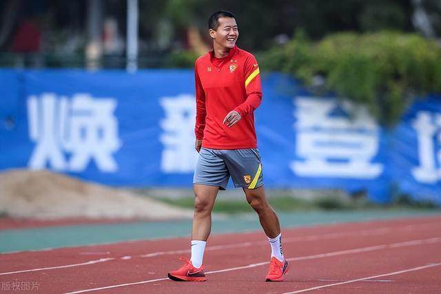 中超黄金一代集体告别：有人退役 多人难找下家