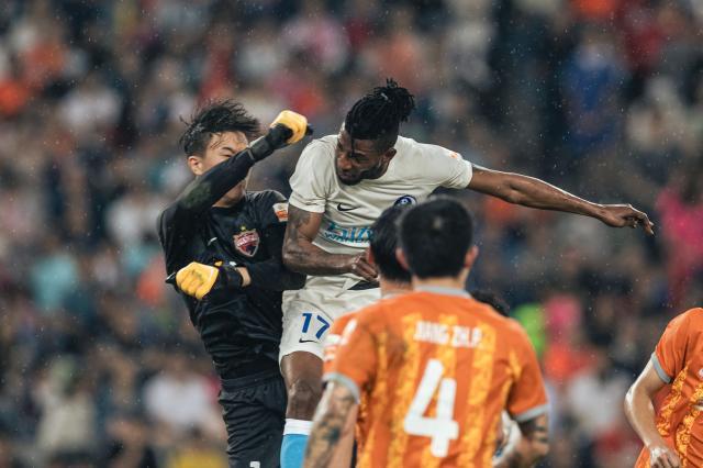 乐竞体育APP官网-【中超】阿奇姆彭双响 深足2比1绝杀大连人终结不胜