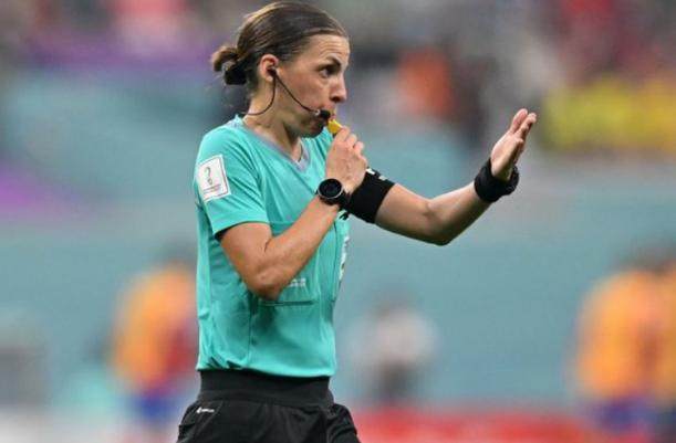 乐竞体育-女性裁判组执法德哥之战 弗拉帕尔书写世界杯历史